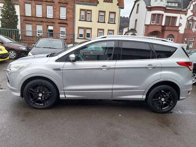 Grau Gebraucht 2014 Ford Kuga Titanium SUV | 10.000 € (Fairer Preis) - Bild 1/4