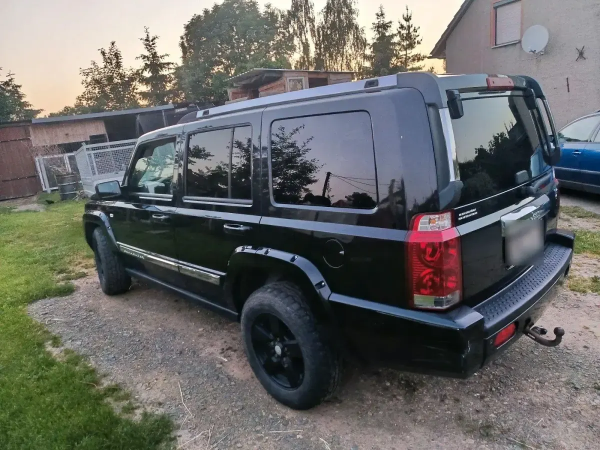 Gebraucht Jeep Commander Limited 218 PS (160 kW) 2009 Schwarz SUV