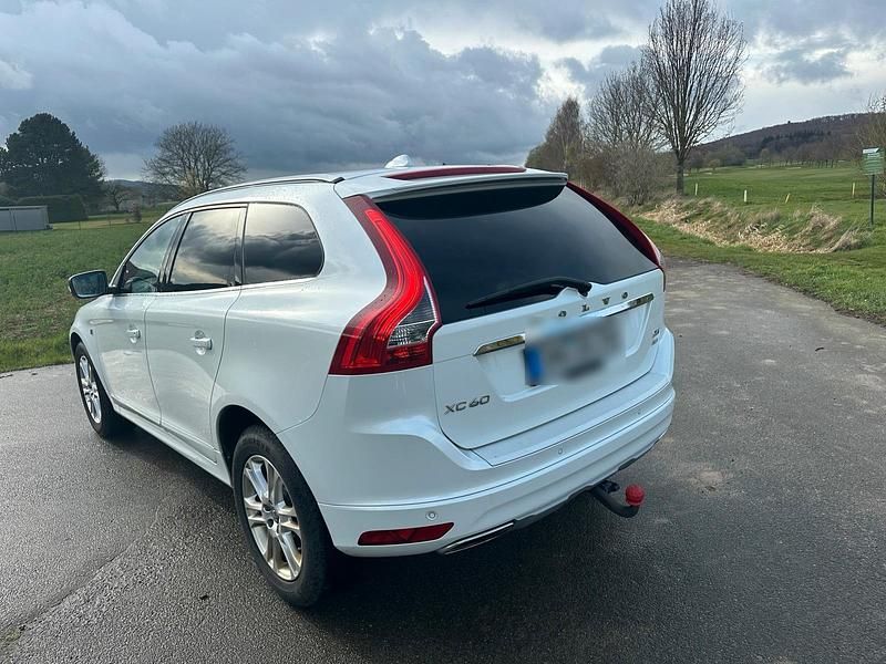 Gebraucht Volvo XC60 220 PS (161 kW) 2016 Weiß SUV