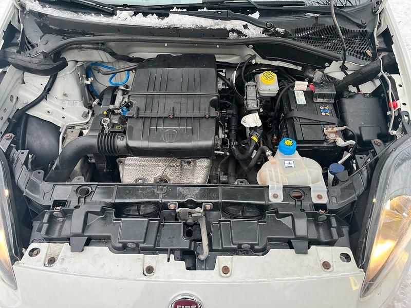 Gebraucht Fiat Punto Lounge 69 PS (50 kW) 2015 Weiß Kleinwagen