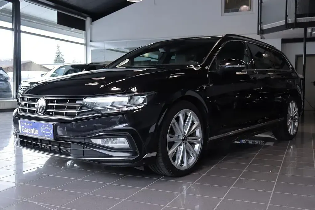 Usata VW Passat R-line 200 CV (147 kW) 2023 Nero Station wagon