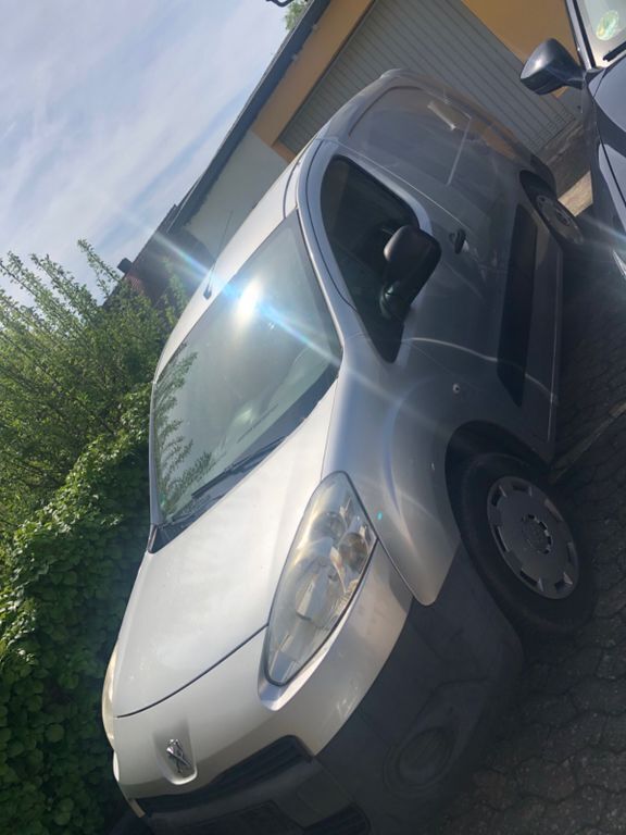 Grau Gebraucht 2013 Peugeot Partner Van / Kleinbus | 2.700 € (Fairer Preis) - Bild 1/4