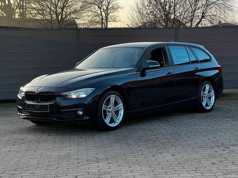 Blau Gebraucht 2016 BMW 320 Efficient Dynamics Kombi | 8.999 € (Guter Preis) - Bild 1/4