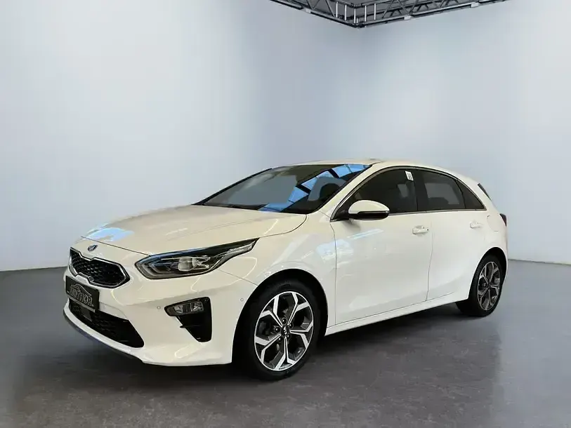 Gebraucht Kia Ceed Spirit 140 PS (102 kW) 2021 (hw2) deluxeweiss met. Kleinwagen
