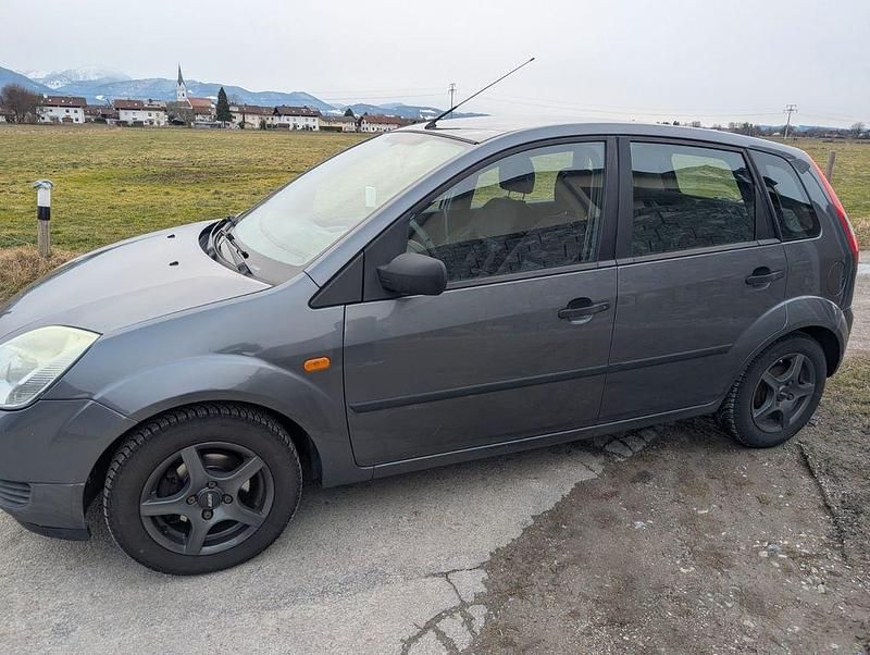Gebraucht Ford Fiesta Trend 75 PS (55 kW) 2003 Grau Kleinwagen
