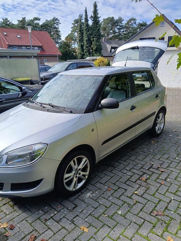 Silber Gebraucht 2011 Skoda Fabia Kleinwagen | 2.600 € (Superpreis) - Bild 1/4