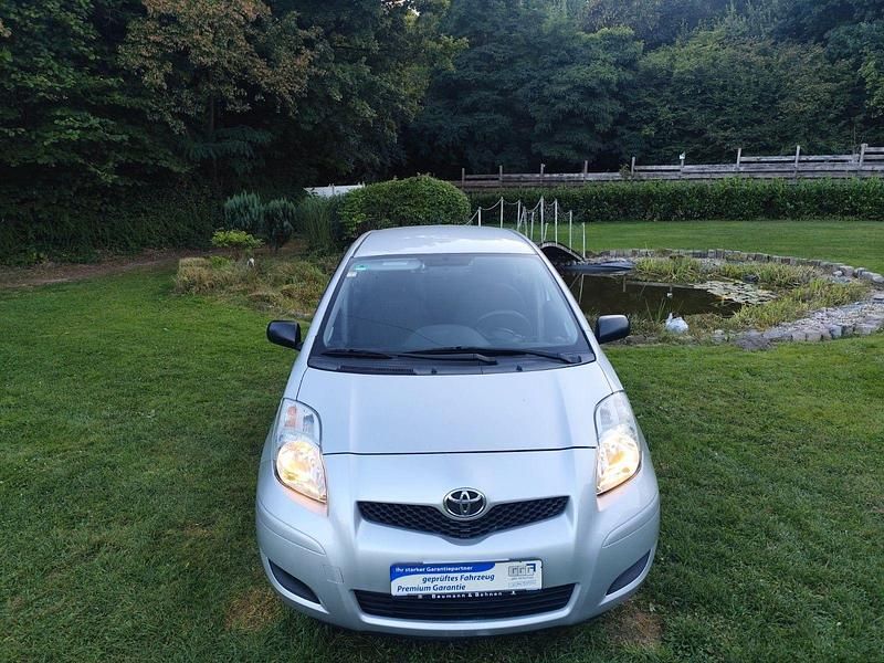 Silber Gebraucht 2009 Toyota Yaris Cool Kleinwagen | 4.999 € (Etwas zu teuer) - Bild 1/2