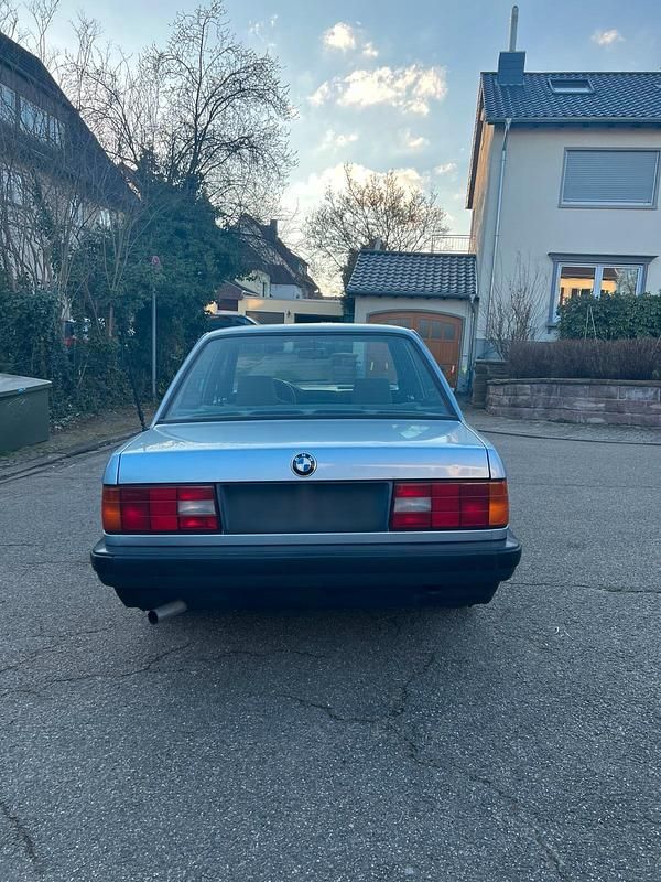 Gebraucht BMW 316 Basis 102 PS (75 kW) 1990 Blau Limousine