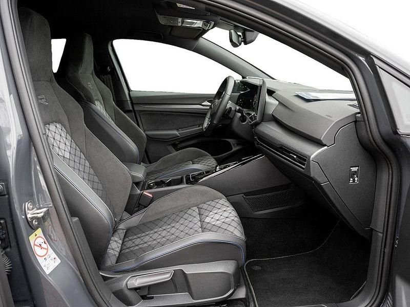 Gebraucht VW Golf VIII R-line 150 PS (110 kW) 2025 Delfingrau Kombi