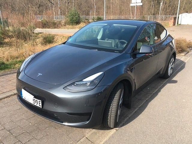 Schwarz Gebraucht 2025 Tesla Model Y Long Range RWD SUV | 37.500 € - Bild 1/4