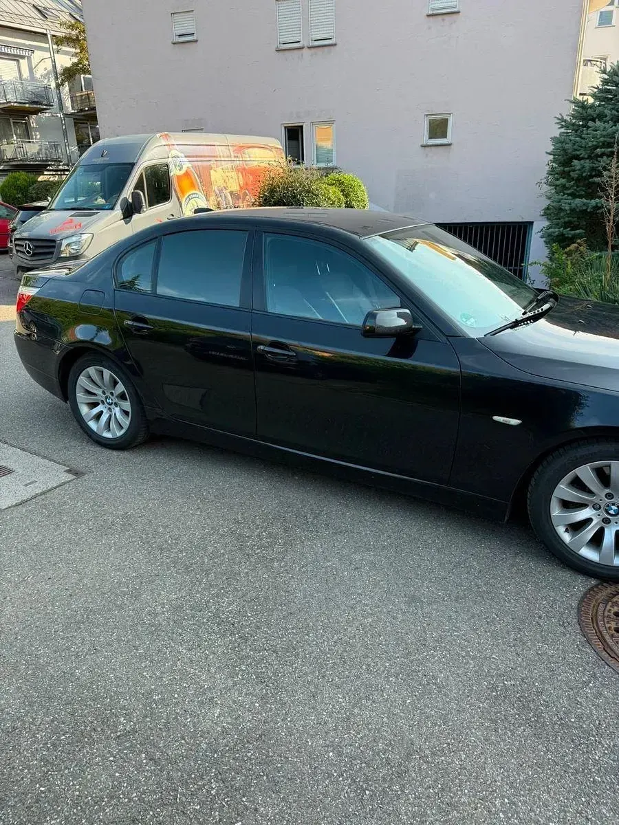 Gebraucht BMW 525 Lifestyle 197 PS (144 kW) 2008 Schwarz Limousine