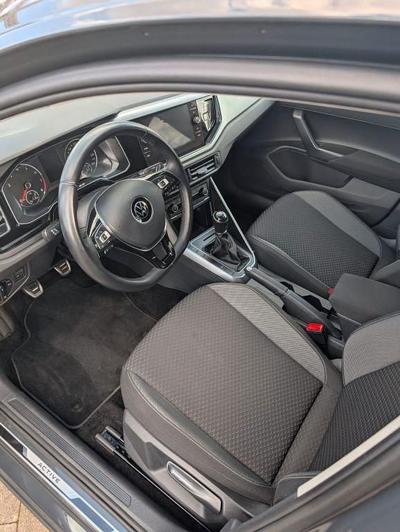 Gebraucht VW Polo Active 95 PS (69 kW) 2021 Grau Limousine