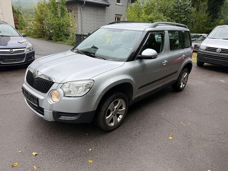 Silber Gebraucht 2011 Skoda Yeti Ambition SUV | 5.249 € (Guter Preis) - Bild 1/4