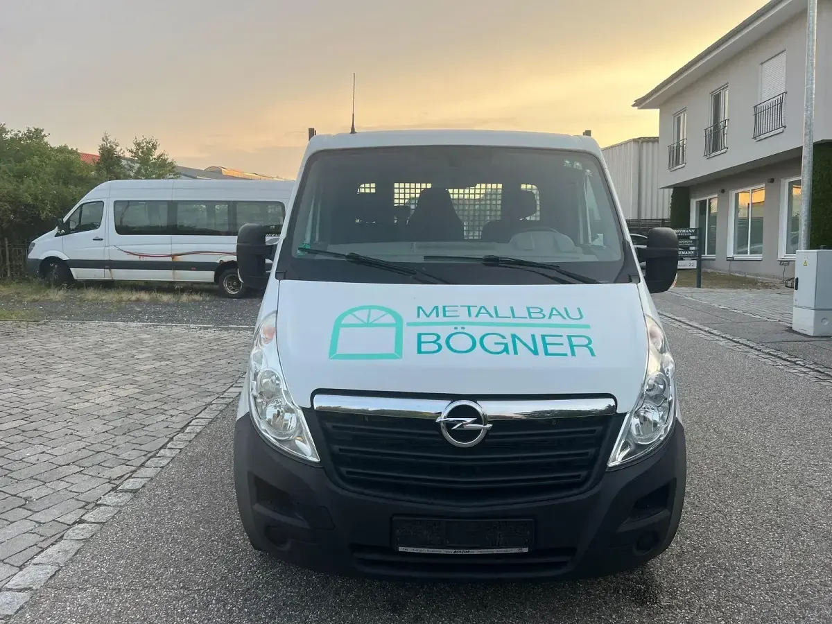 Gebraucht Opel Movano 131 PS (96 kW) 2018 Weiß Van / Kleinbus