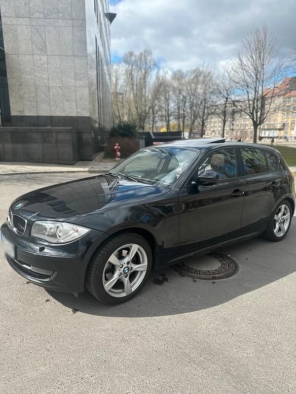 Gebraucht BMW 120 177 PS (130 kW) 2010 Schwarz Kleinwagen