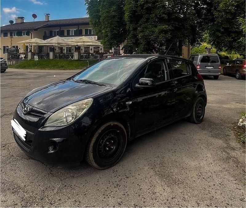 Schwarz Gebraucht 2012 Hyundai i20 Kleinwagen | 3.400 € - Bild 1/4