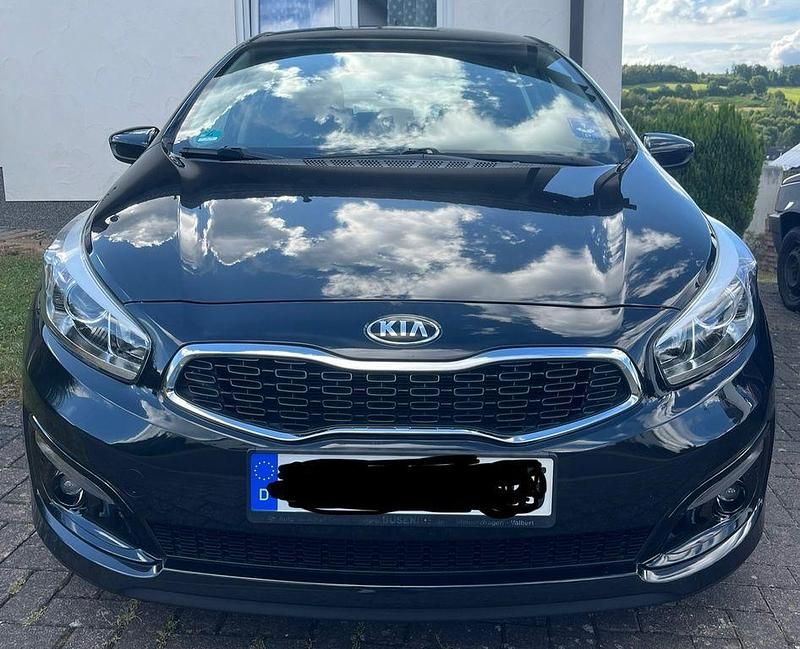 Schwarz Gebraucht 2016 Kia Ceed Limousine | 9.899 € (Guter Preis) - Bild 1/4