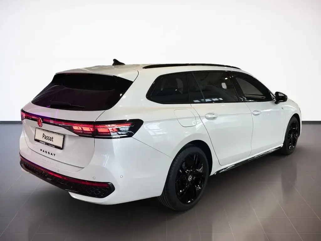 Ny VW Passat R-line 150 HK (110 kW) 2025 Hvid Stationcar