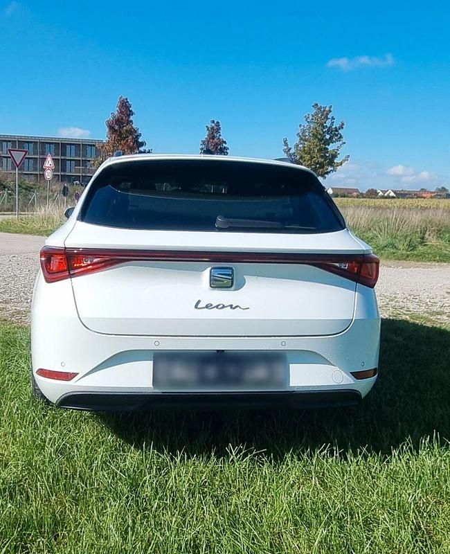 Gebraucht Seat Leon Style 150 PS (110 kW) 2021 Weiß Limousine