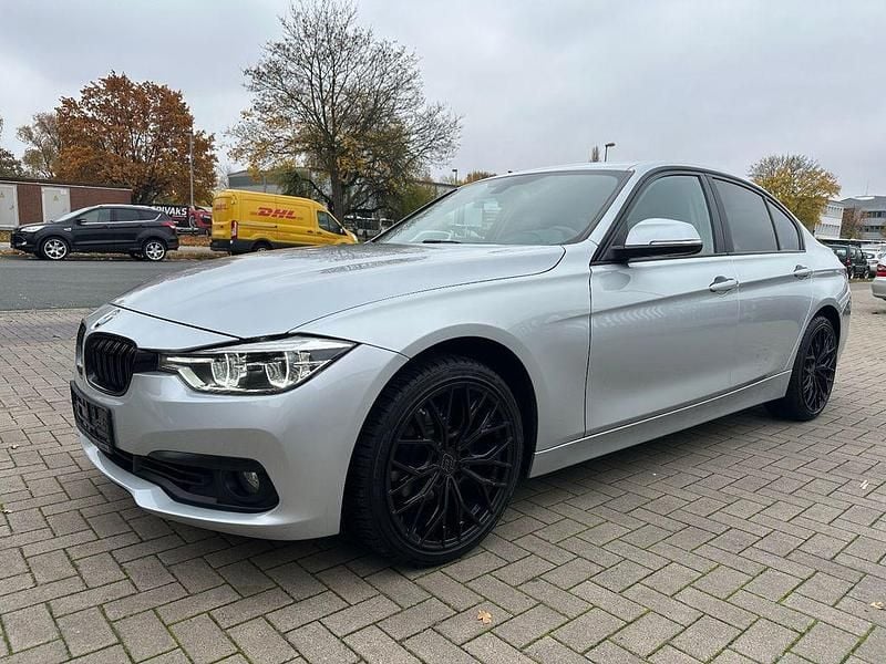 Gebraucht BMW 318 Advantage 136 PS (100 kW) 2017 Silber Limousine