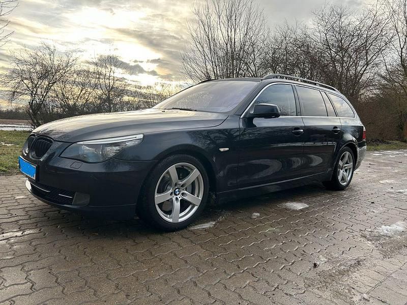 Blau Gebraucht 2010 BMW 550 Sport Line Kombi | 10.490 € - Bild 1/4
