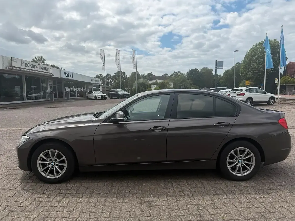 Gebraucht BMW 316 136 PS (100 kW) 2012 Grau Limousine
