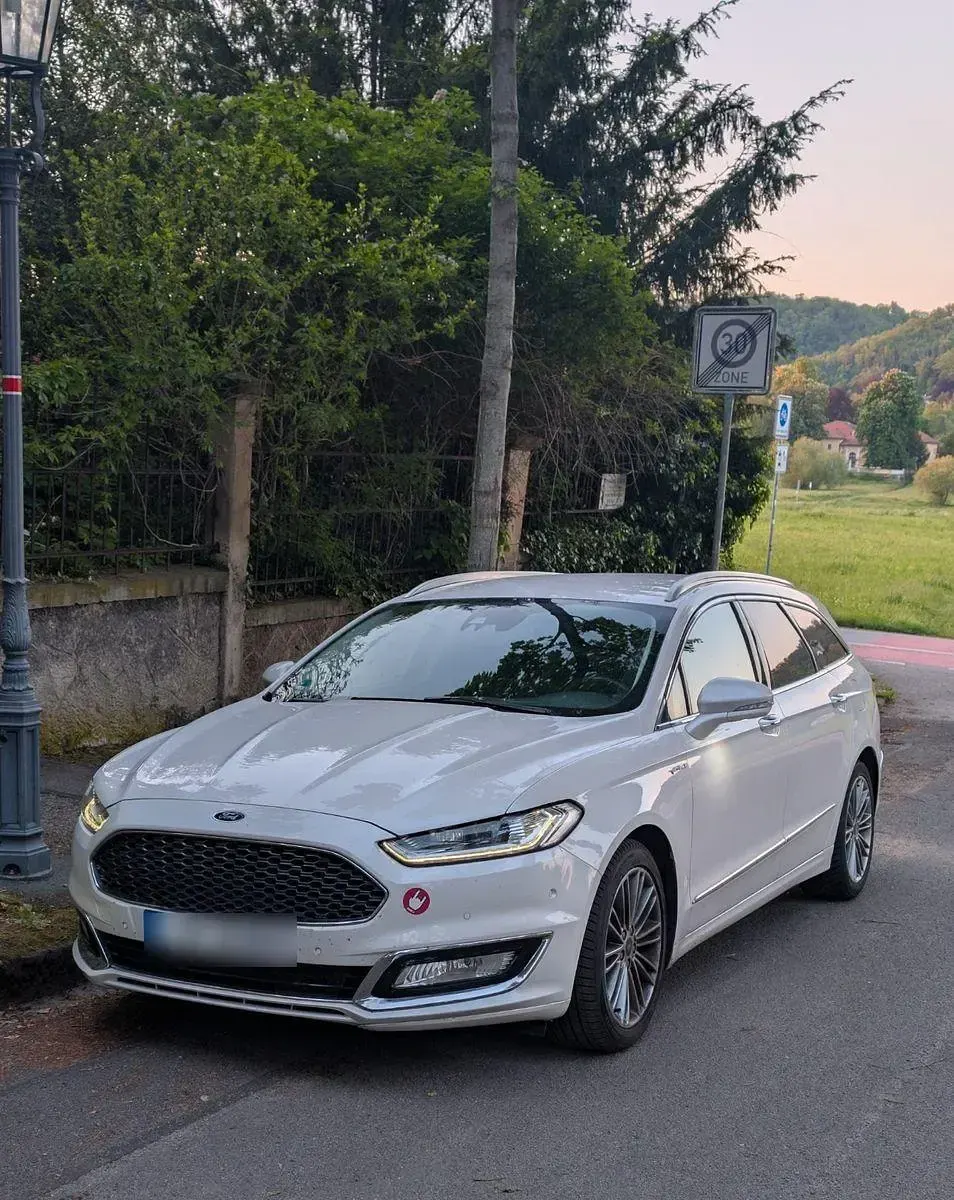 Gebraucht Ford Mondeo Vignale 210 PS (154 kW) 2016 Weiß Kombi