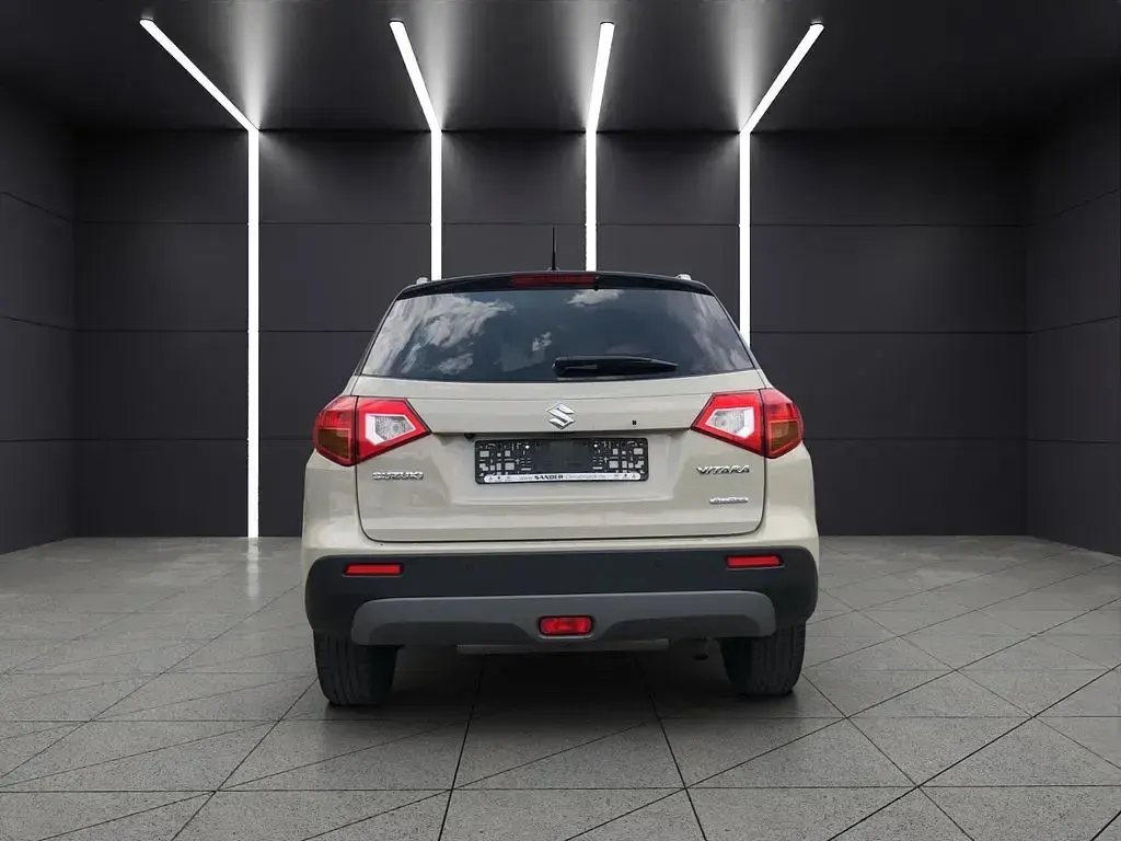 Gebraucht Suzuki Vitara 140 PS (102 kW) 2018 Beige SUV