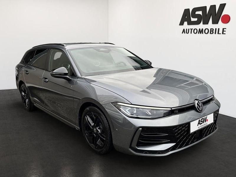 Neu VW Passat R-line 150 PS (110 kW) 2026 Diabasgrau metallic Kombi