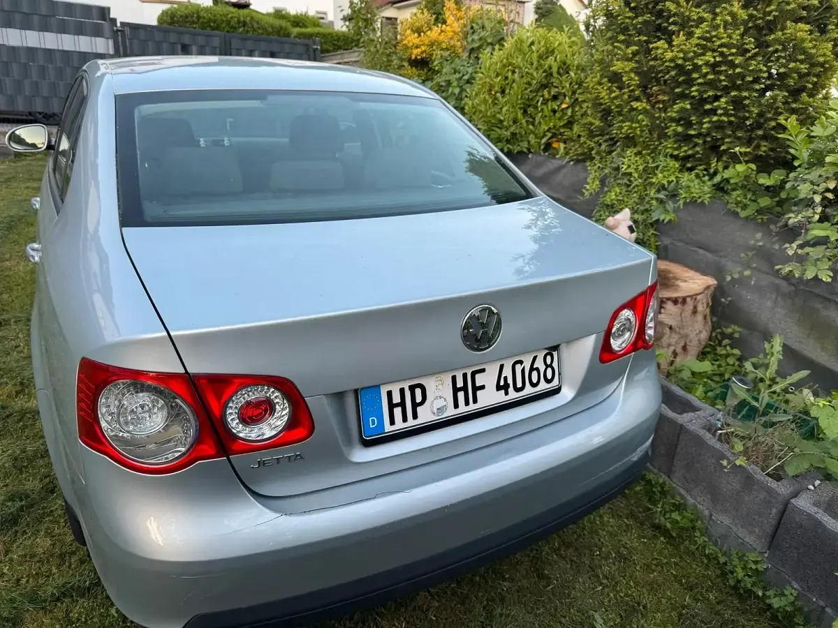 Gebraucht VW Jetta 105 PS (77 kW) 2006 Silber Limousine