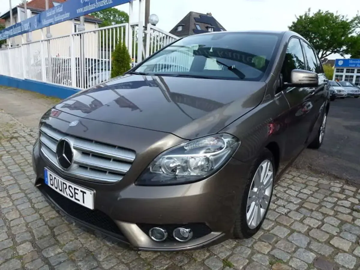 Gebraucht Mercedes B180 122 PS (89 kW) 2012 Braun Kleinwagen