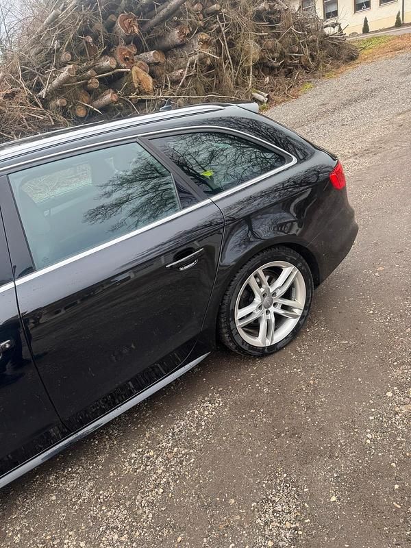 Gebraucht Audi A4 S-Line 150 PS (110 kW) 2015 Schwarz Kombi