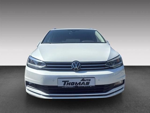 Gebraucht VW Touran Highline 150 PS (110 kW) 2024 Oryxweiß perlmutteffekt Van / Kleinbus