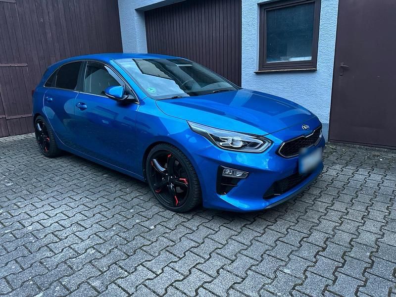 Gebraucht Kia Ceed Spirit 140 PS (102 kW) 2018 Blau Kleinwagen