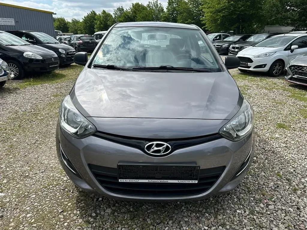 Gebraucht Hyundai i20 Edition 86 PS (63 kW) 2014 Grau Kleinwagen