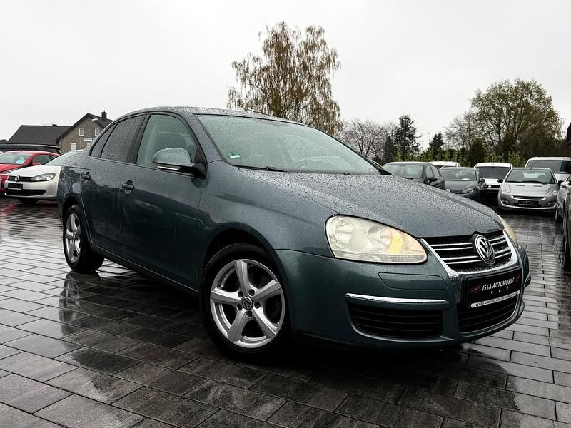 Gebraucht VW Jetta 102 PS (75 kW) 2005 Grün Limousine