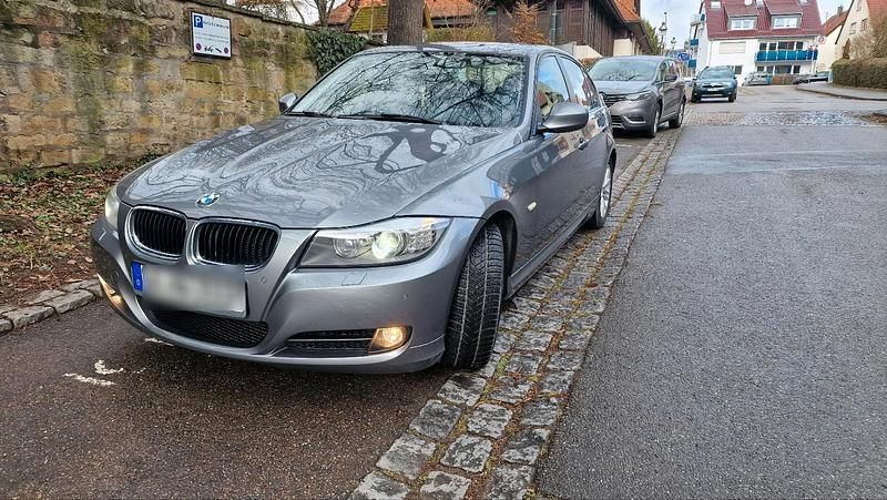 Gebraucht BMW 320 170 PS (125 kW) 2011 Grau Limousine
