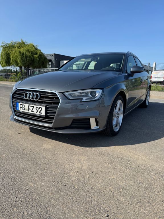 Grau Gebraucht 2018 Audi A3 Sportback Sport Limousine | 15.999 € (Guter Preis) - Bild 1/4