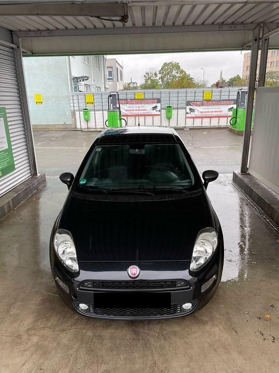 Schwarz Gebraucht 2015 Fiat Punto Young Kleinwagen | 5.899 € (Fairer Preis) - Bild 1/4