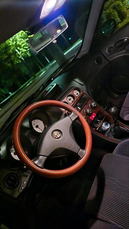 Gebraucht Alfa Romeo 156 192 PS (141 kW) 1997 Silber Limousine