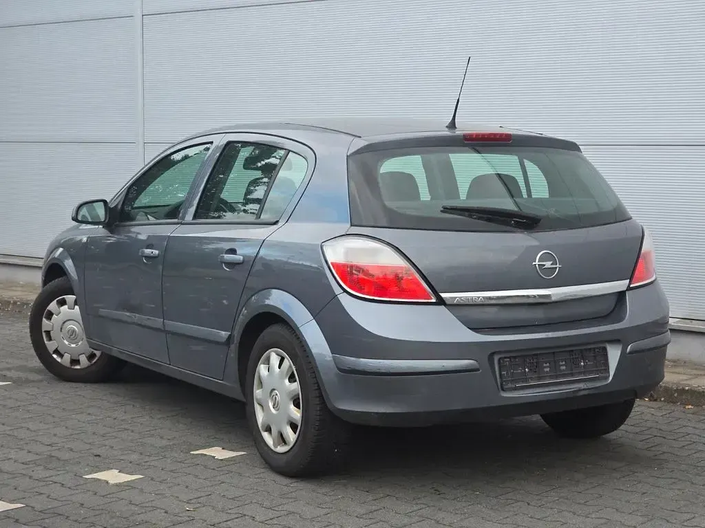 Gebraucht Opel Astra 90 PS (66 kW) 2006 Grau Limousine