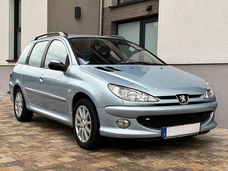 Blau Gebraucht 2004 Peugeot 206 Kombi | 2.450 € (Teuer) - Bild 1/4