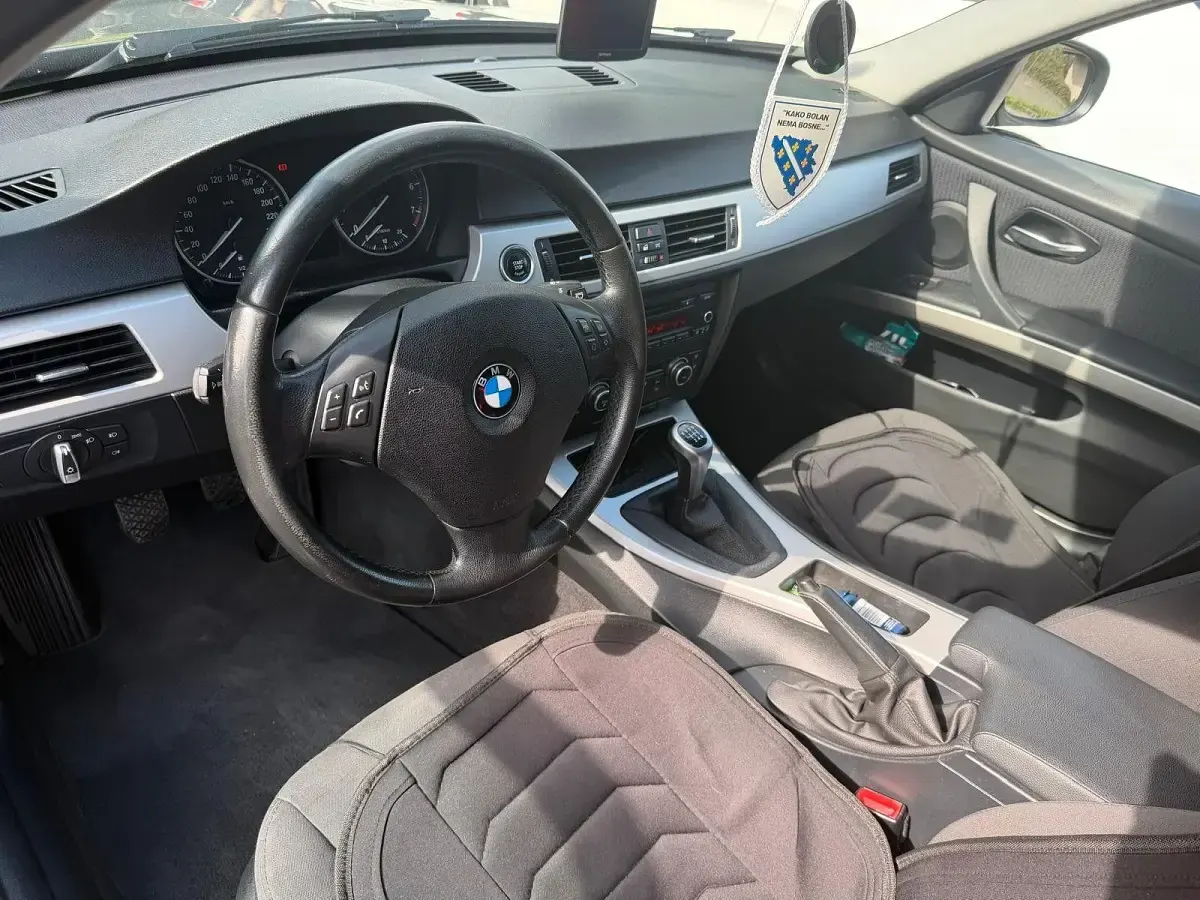 Gebraucht BMW 320 170 PS (125 kW) 2010 Grau Limousine