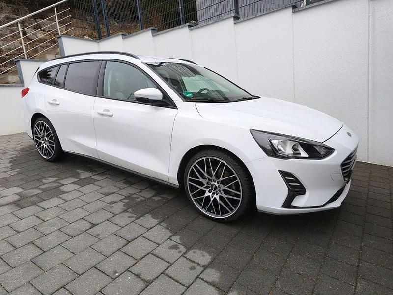 Gebraucht Ford Focus Active 125 PS (91 kW) 2019 Weiß Limousine