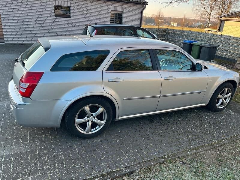 Second-hand Chrysler 300C 218 CP (160 kW) 2010 Argintiu Break