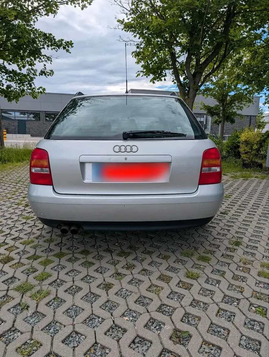 Gebraucht Audi A4 Basis 193 PS (141 kW) 1999 Silber Kombi