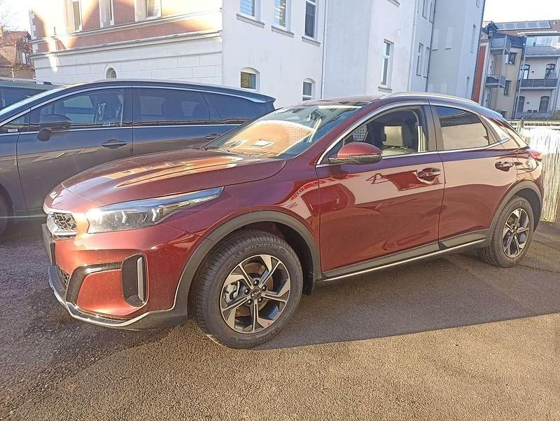 Neu Kia XCeed 116 PS (85 kW) 2025 Magma red SUV