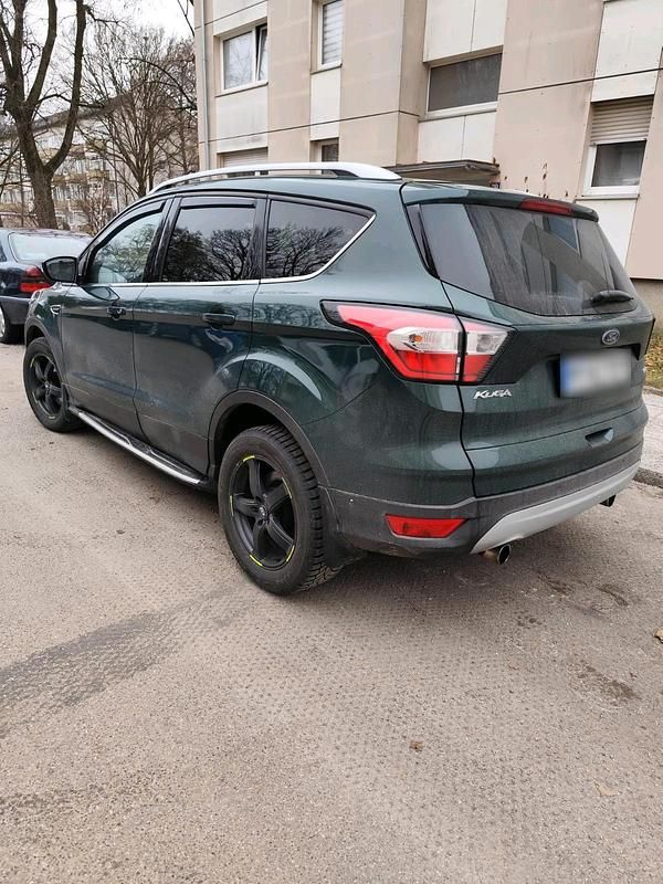 Gebraucht Ford Kuga Titanium 150 PS (110 kW) 2017 Grün SUV