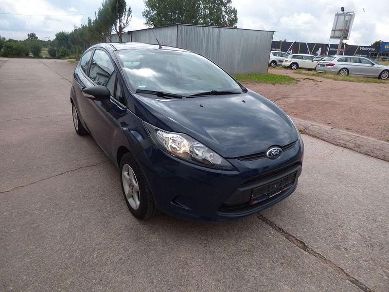 Gebraucht Ford Fiesta Ambiente 60 PS (44 kW) 2012 Blau Kleinwagen