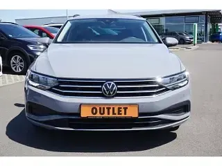 Gebraucht VW Passat 150 PS (110 kW) 2023 Mondsteingrau Kombi
